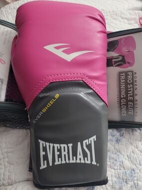 Everlast Hot Pink and Black Women's Pro Style Training Gloves with Carry Case